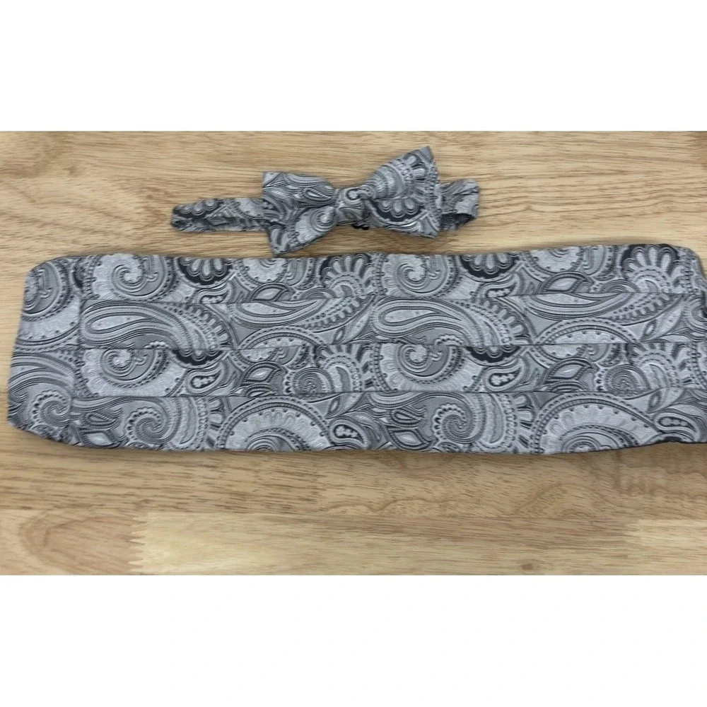 Vtg‎ Matching Cummerbund & Bow Tie Set Black Gray  Paisley Up To 38 Inches #47